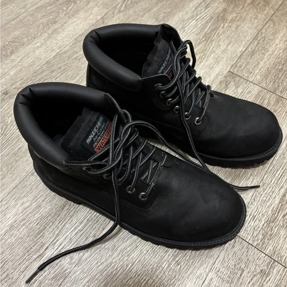 NWOT Skechers Men’s Black Work Boots - Cushioned Lace-Up